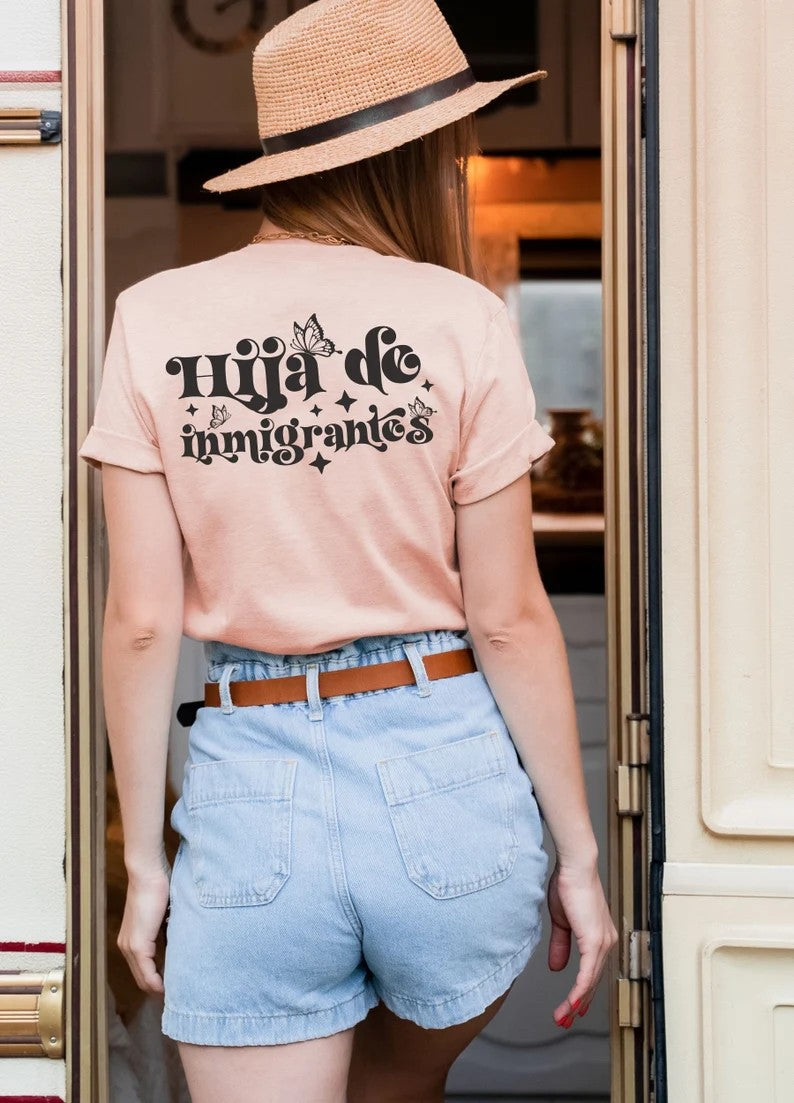 Hija de Inmigrantes Graphic T-Shirt – Soft Pink Tee